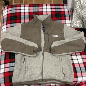 Medium size North Face zip up